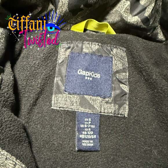 ✨ Gap Kids Camo Puffer Jacket | Size Small (6–7 yrs) - Picture 4 of 4